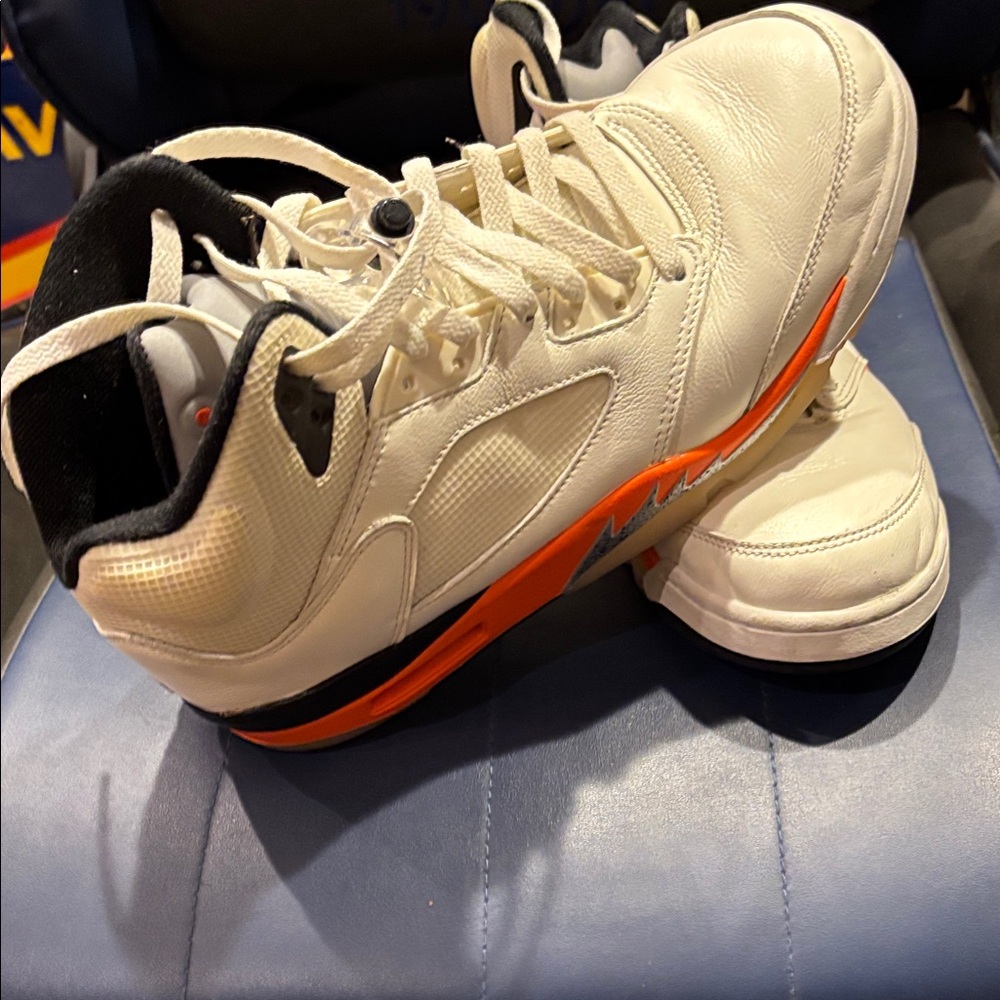 Jordan 5 retro shattered board size 10.5 with no box’s